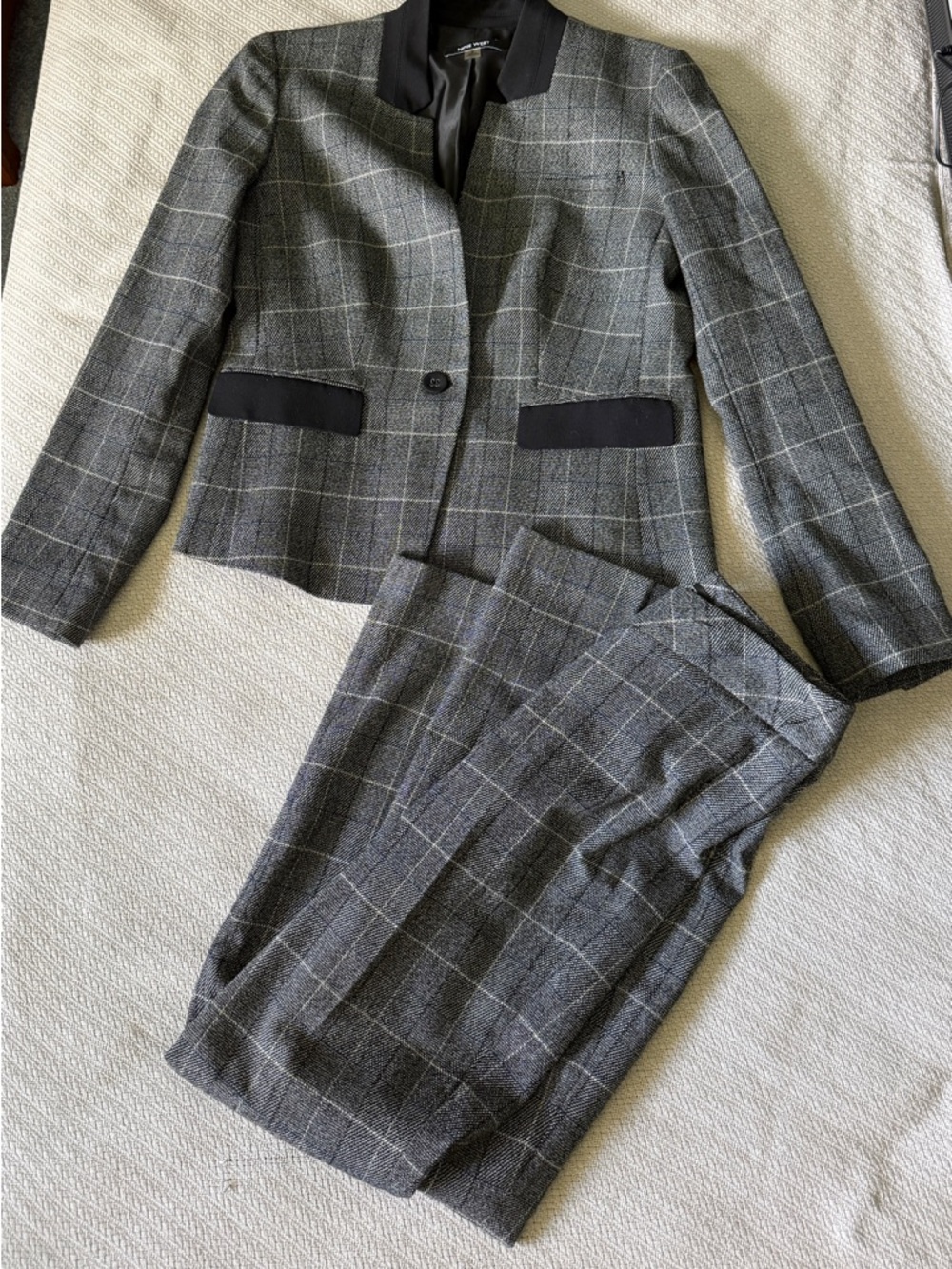 Nine West Women's Charcoal Plaid Pant Suit Set Size 2, Lined, 2 Piece 28x29